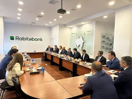 Azərbaycanın turizm sektorunda nağdsız ödənişlərin genişləndirilməsi müzakirə edilib