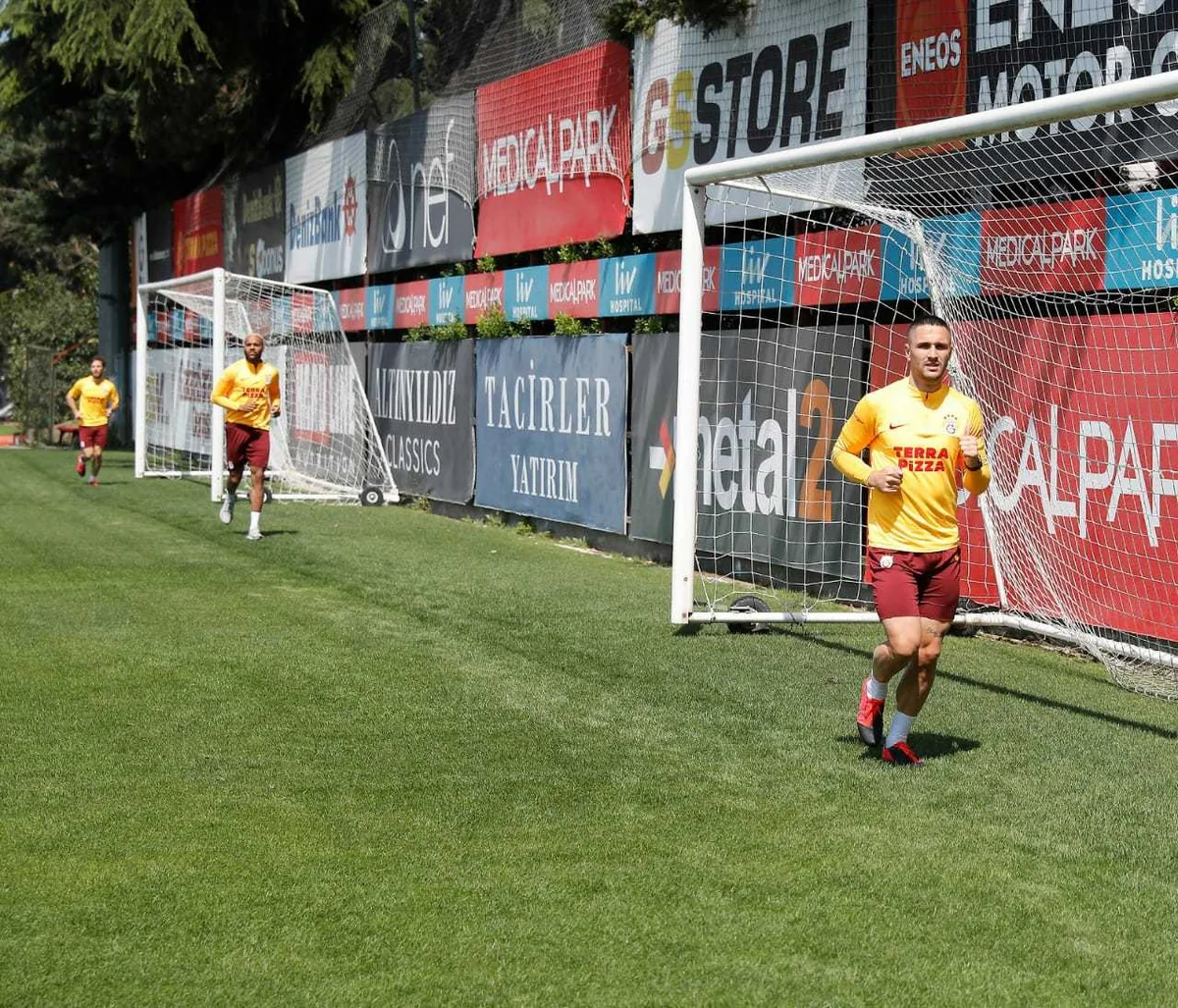Qalatasaray məşqləri bərpa etdi