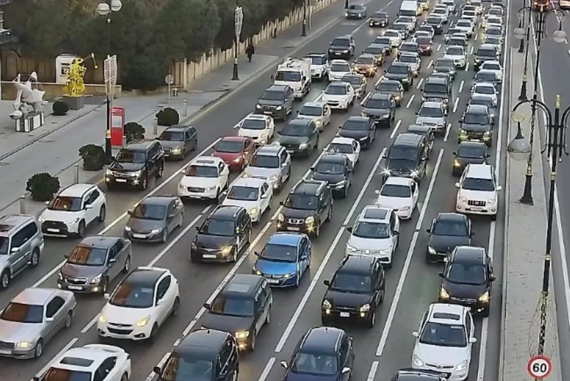 Bakıda tıxac olan yollar açıqlanıb – SİYAHI