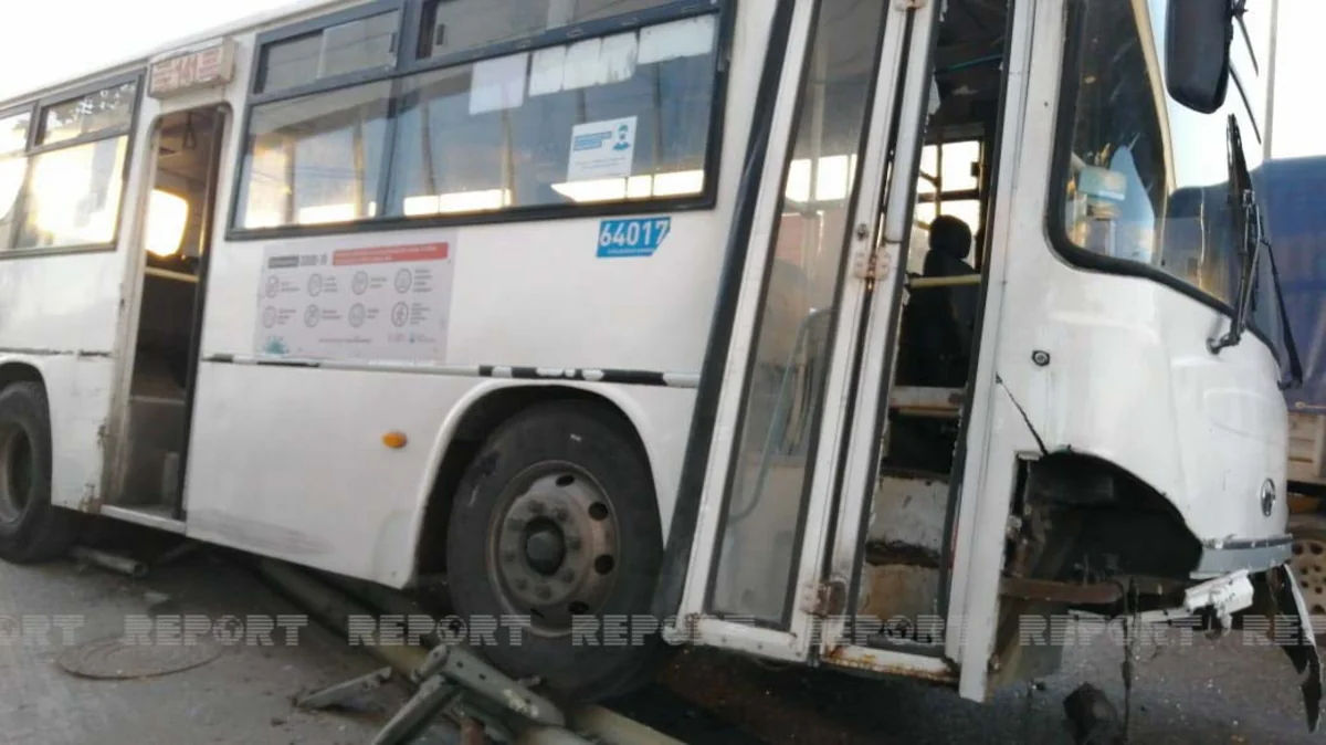 Bakıda sərnişin avtobusu velosipedçini və yaşlı qadını vurub