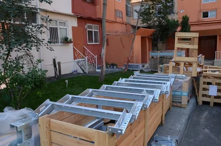 Bakıda yeni liftlərin quraşdırılması davam edir