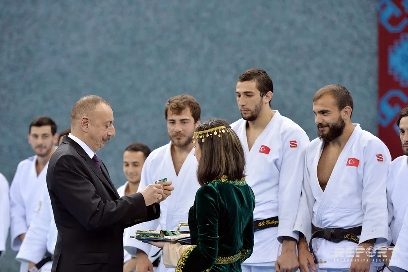 İslamiada: Prezident İlham Əliyev Azərbaycan cüdoçularına medalları təqdim edib - YENİLƏNİB-3