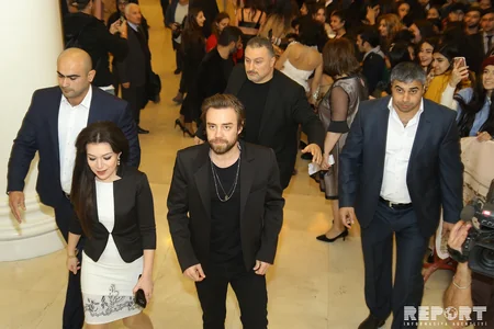Türkiyənın tanınmış müğənnisi Bakıya gəlib