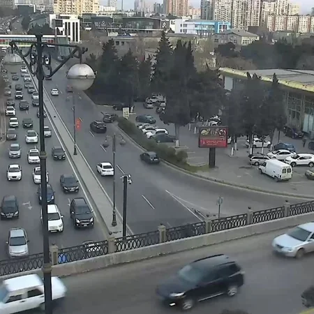 Bakının bir sıra yollarında tıxac yaranıb - SİYAHI