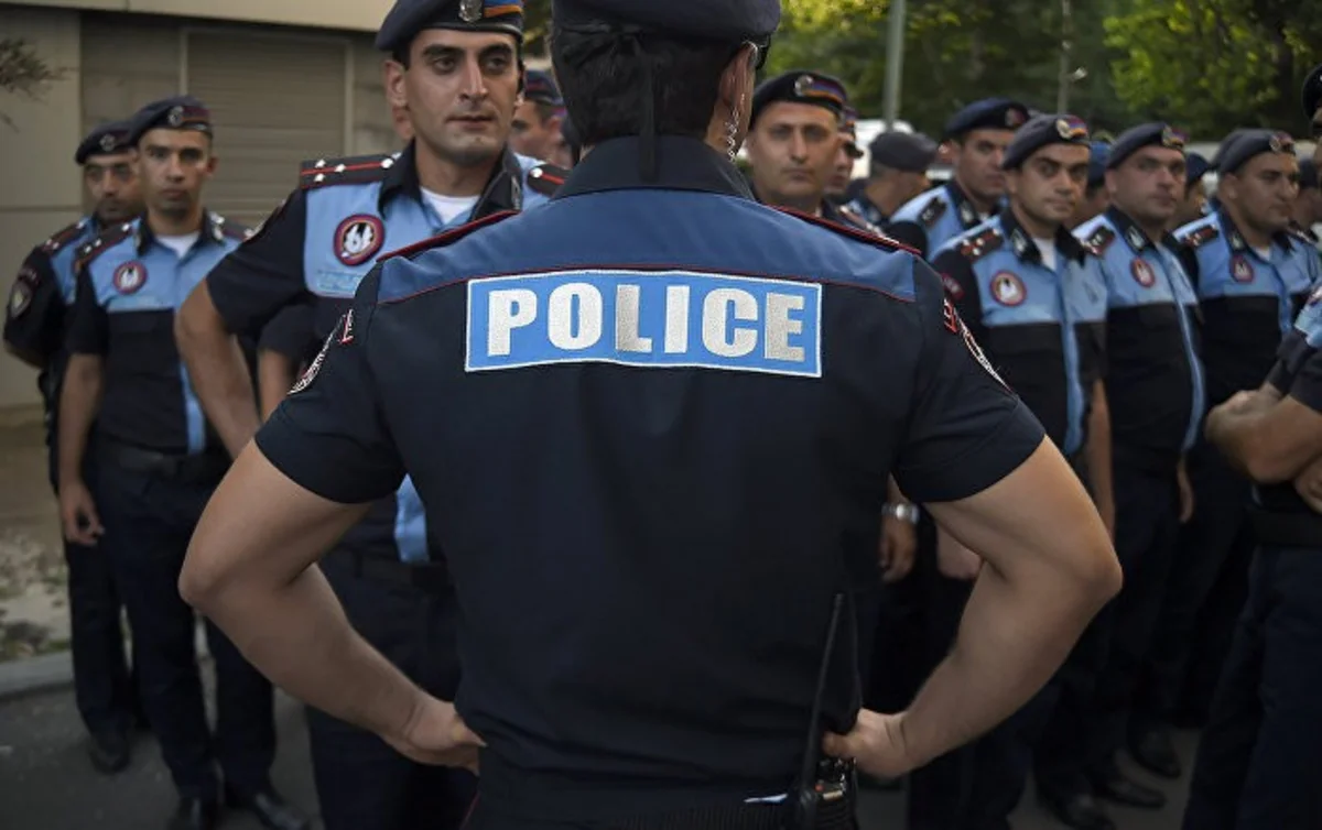 Ermənistanda bir neçə polis əməkdaşı həbs edildi