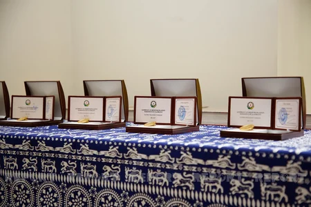 Tbilisidə Nizami Gəncəviyə həsr olunan tədbir keçirilib, tanınmış gürcü xadimlər təltif edilib