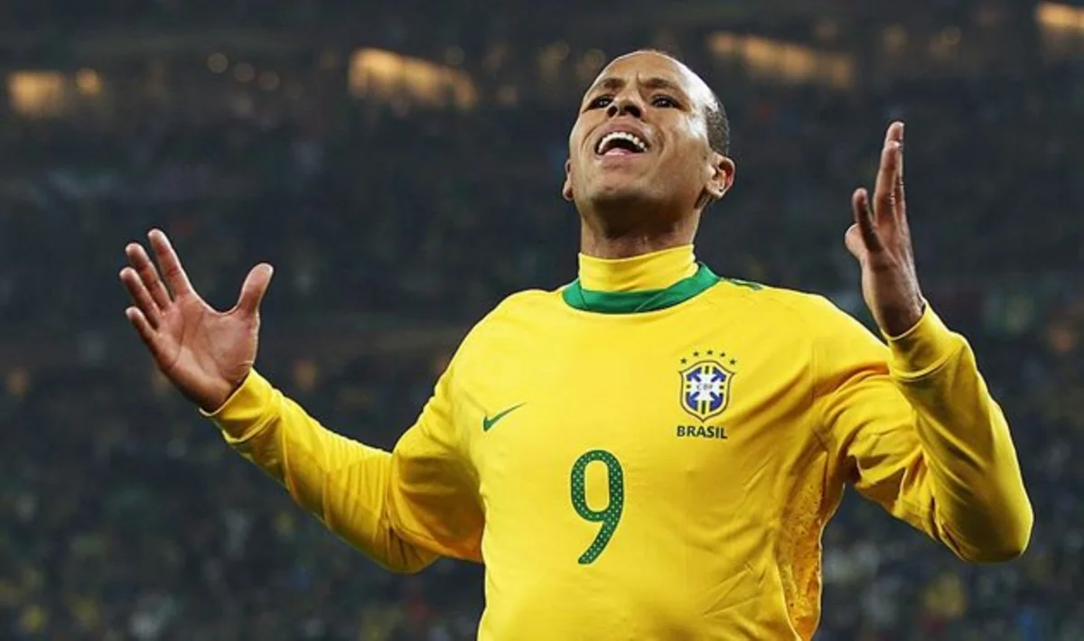 Braziliya millisinin sabiq futbolçusu karyerasını bitirib