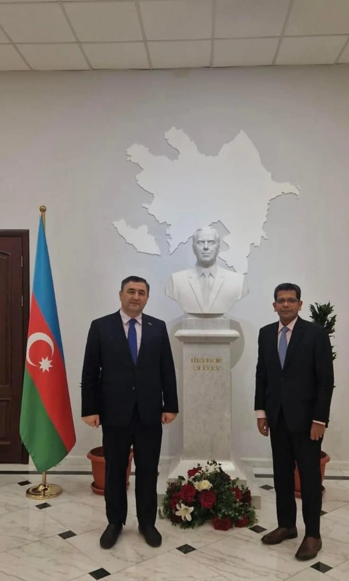 Səfir ADB-nin rəsmisi ilə regiondakı layihələri müzakirə edib