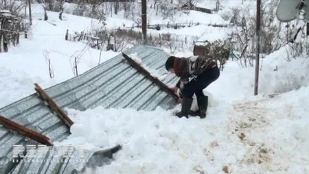 Cəlilabadda ev qarın ağırlığına tab gətirməyərək uçub - FOTO