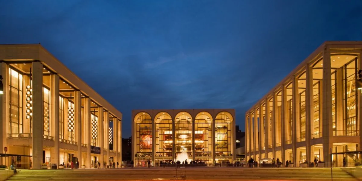 Metropolitan Opera досрочно завершил сезон из-за коронавируса