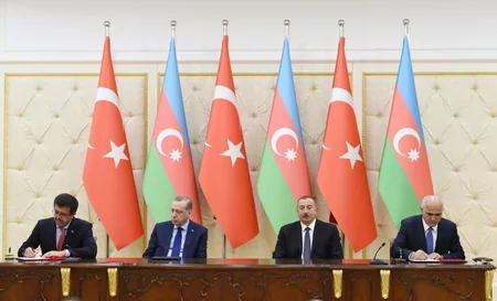 Azərbaycanla Türkiyə arasında sənədlər imzalanıb