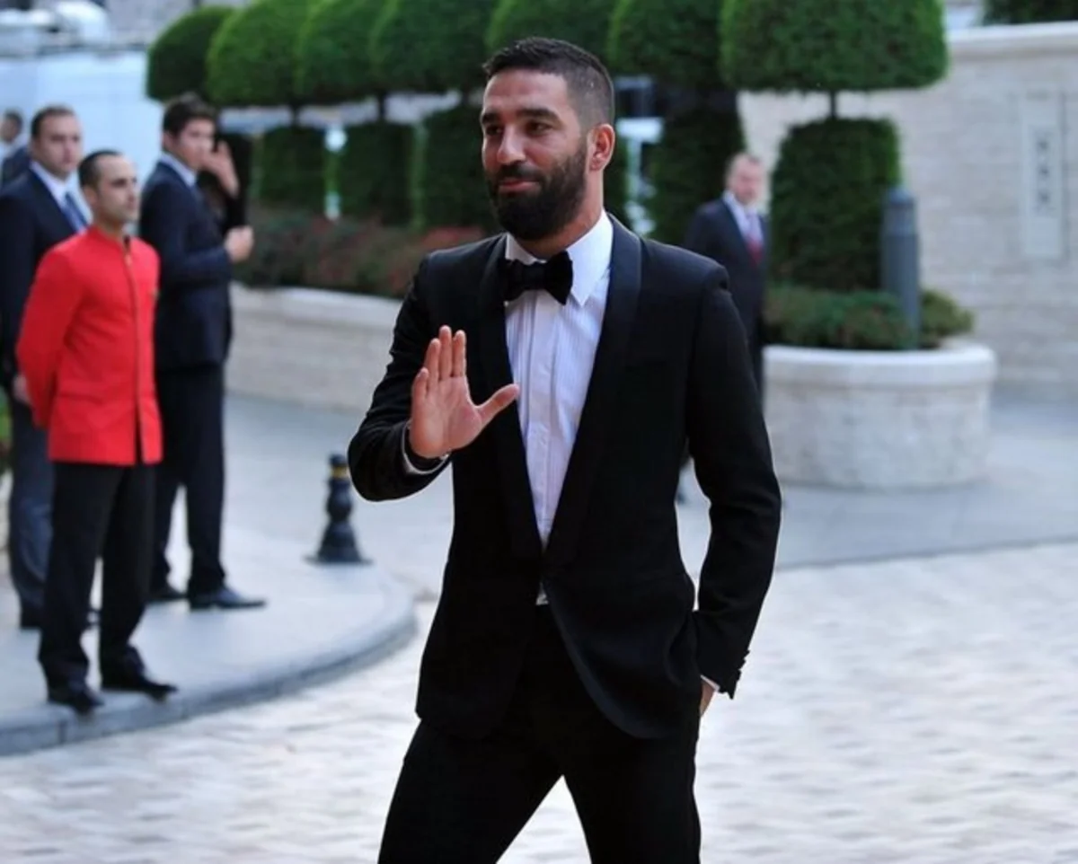 ​Arda Turan Türkiyədə ilin adamı seçilib