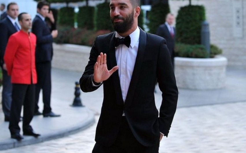 ​Arda Turan Türkiyədə ilin adamı seçilib