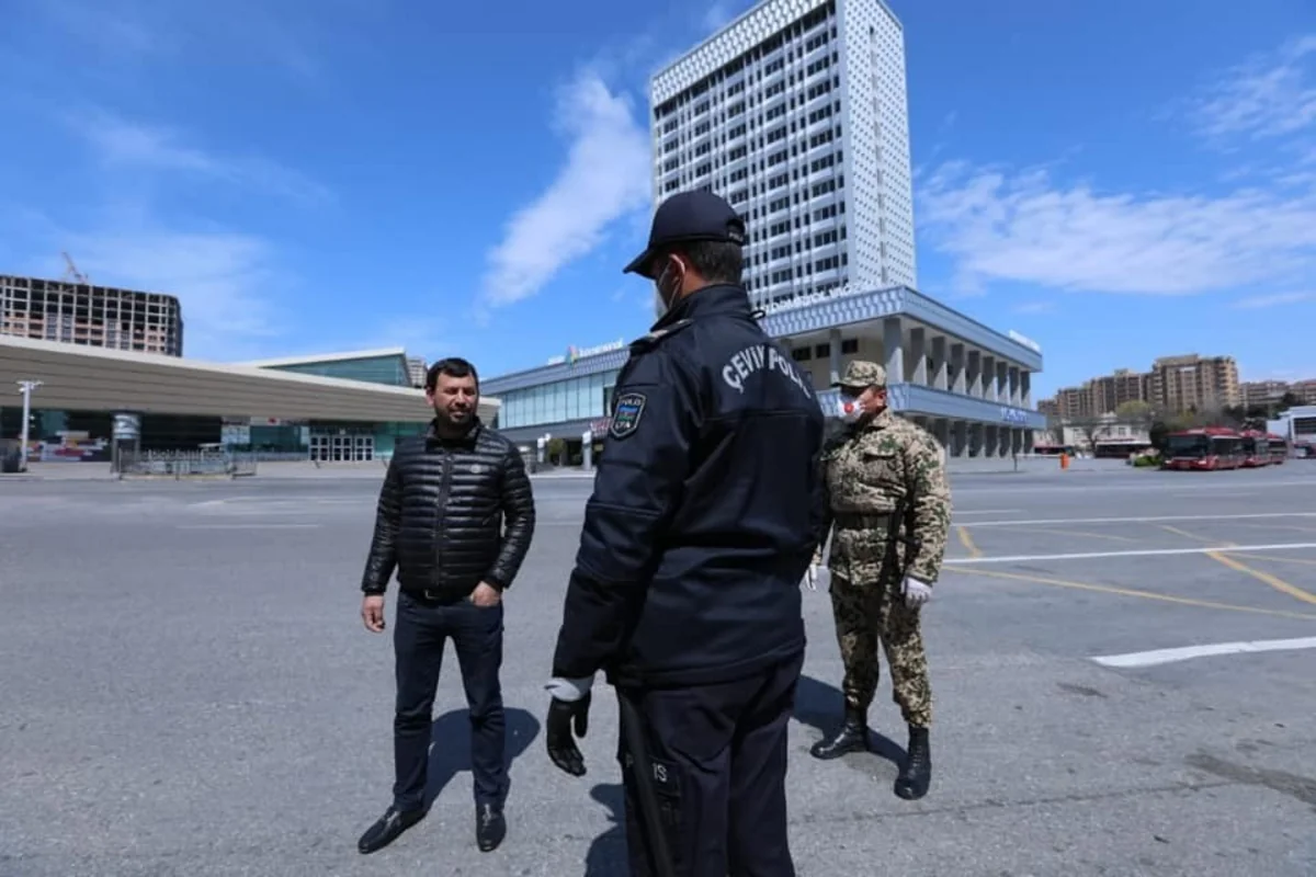 Bakıda polis xüsusi karantin rejimini pozanları aşkarlayır