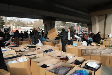 Bakıda Türkiyədə zəlzələdən zərərçəkənlərə yardım toplanılır - VİDEO