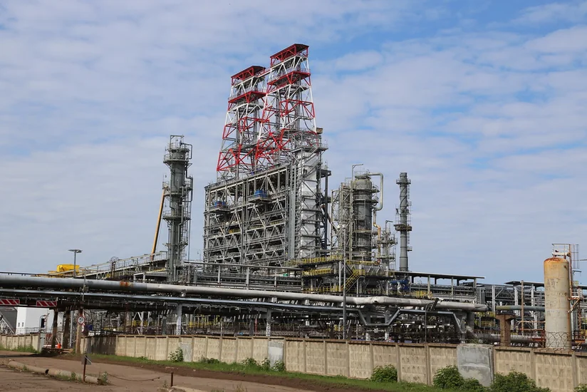 СМИ: На европейских НПЗ появился избыток нефти из-за огромных закупок