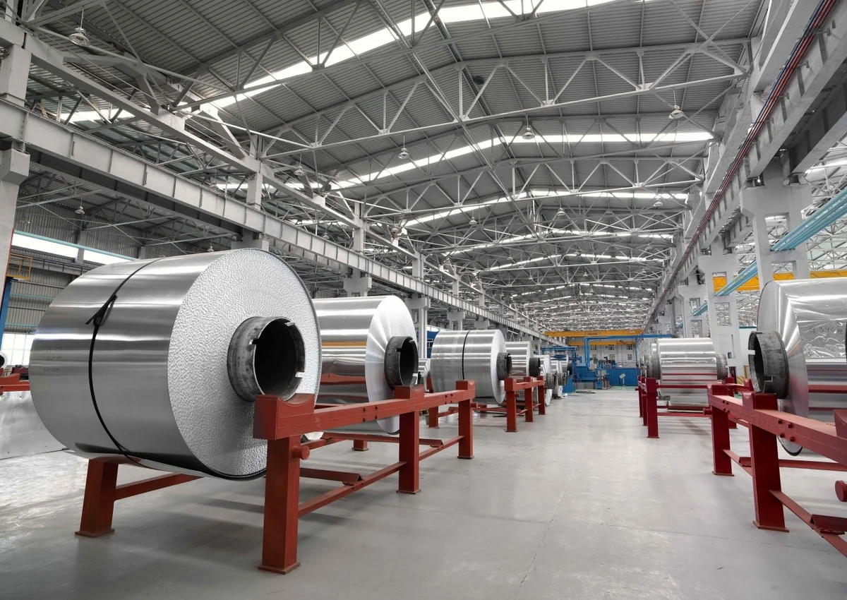 Aluminum's price falls below $ 2,800