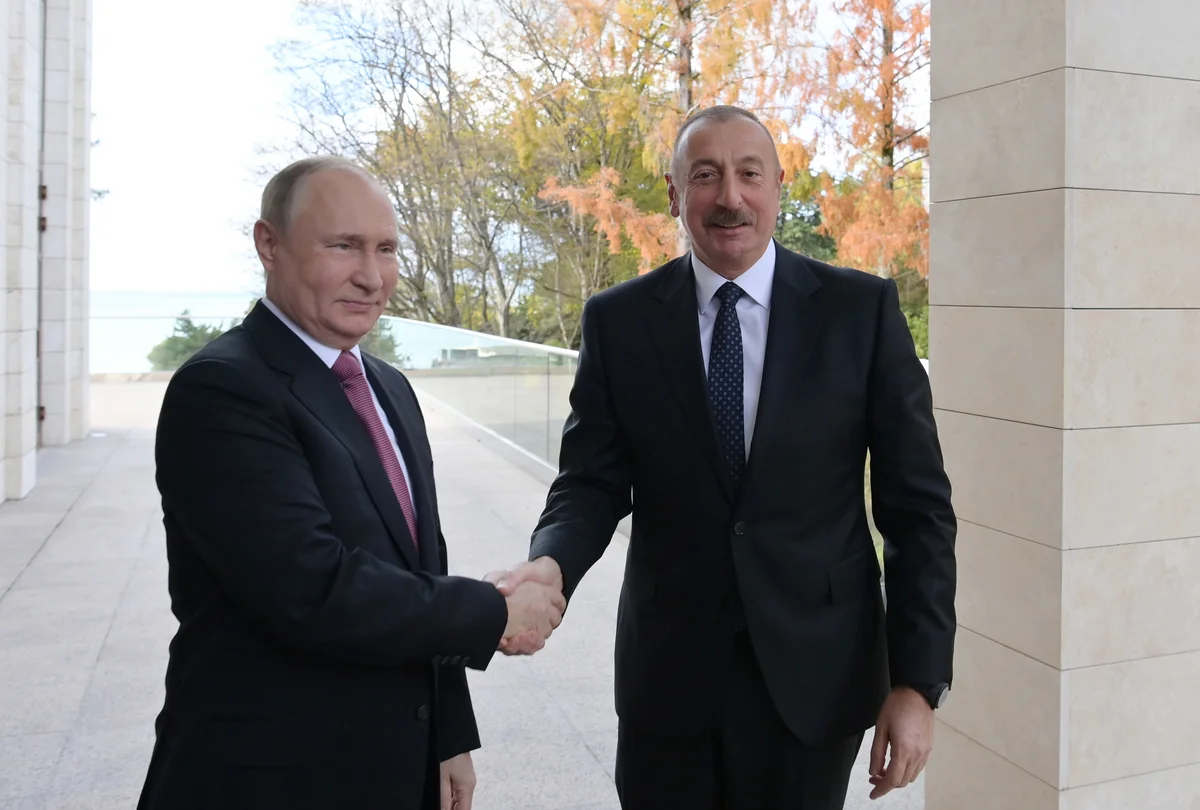 Vladimir Putin congratulates President Ilham Aliyev on New Year