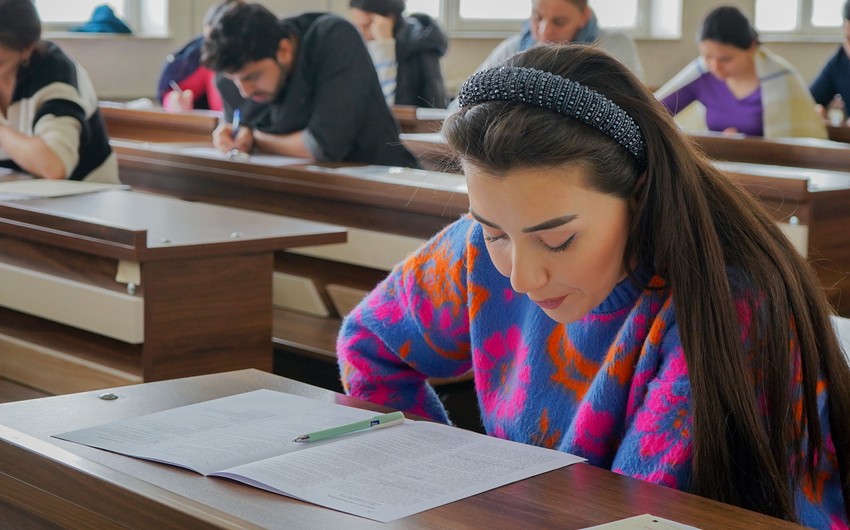 Üç yüzdən çox iddiaçı xarici dillər üzrə fəlsəfə doktoru imtahanı verib - YENİLƏNİB