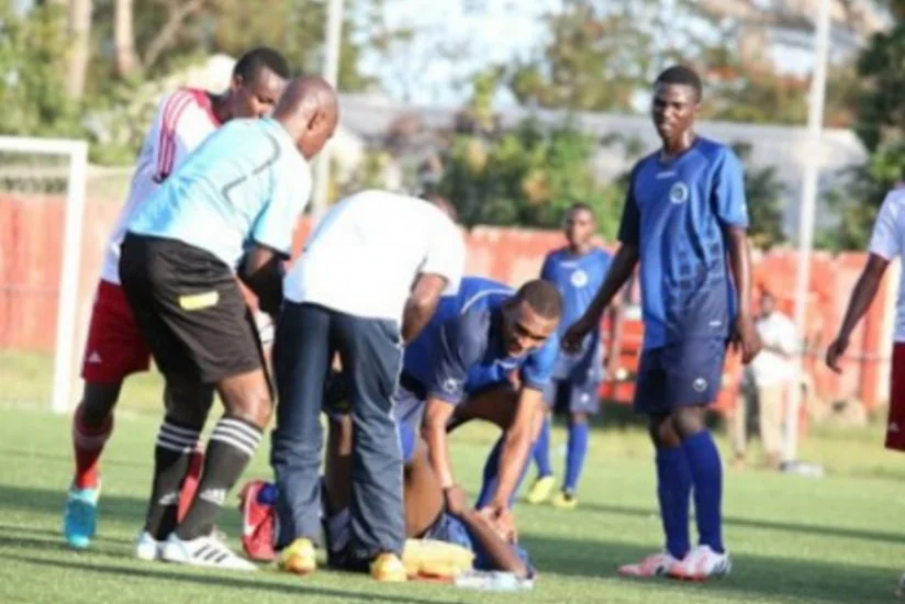Tanzaniyada oyun zamanı futbolçu ölüb