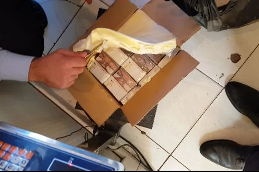 Azərbaycan gömrükçüləri yağ qutularında papiros aşkar edib