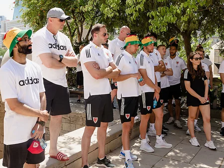 Uels millisi Bakıda gəzintiyə çıxıb