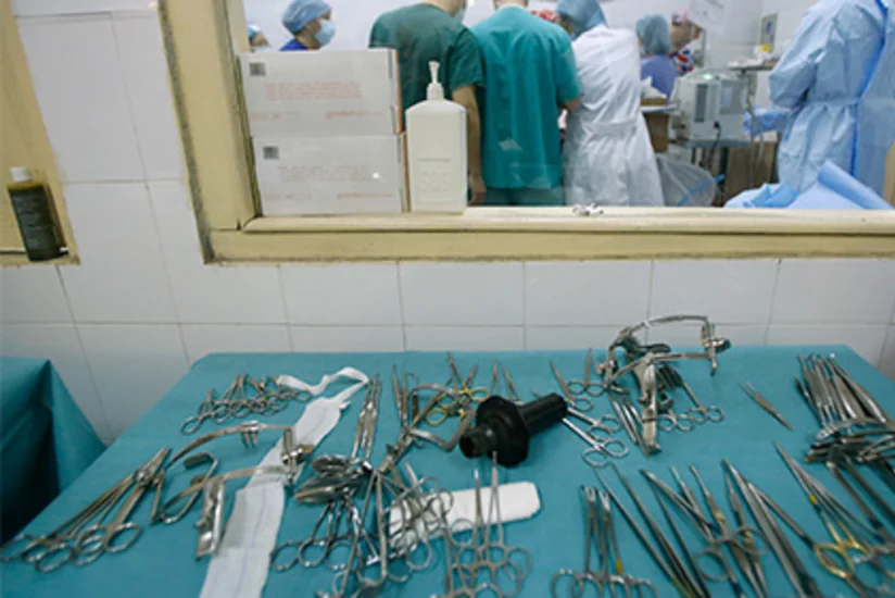 Из живота вьетнамца извлекли забытые 18 лет назад ножницы
