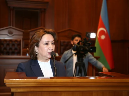 “Gənc Hüquq Müdafiəçiləri” səhnələşdirilmiş məhkəmə müsabiqəsinin final mərhələsi keçirilib
