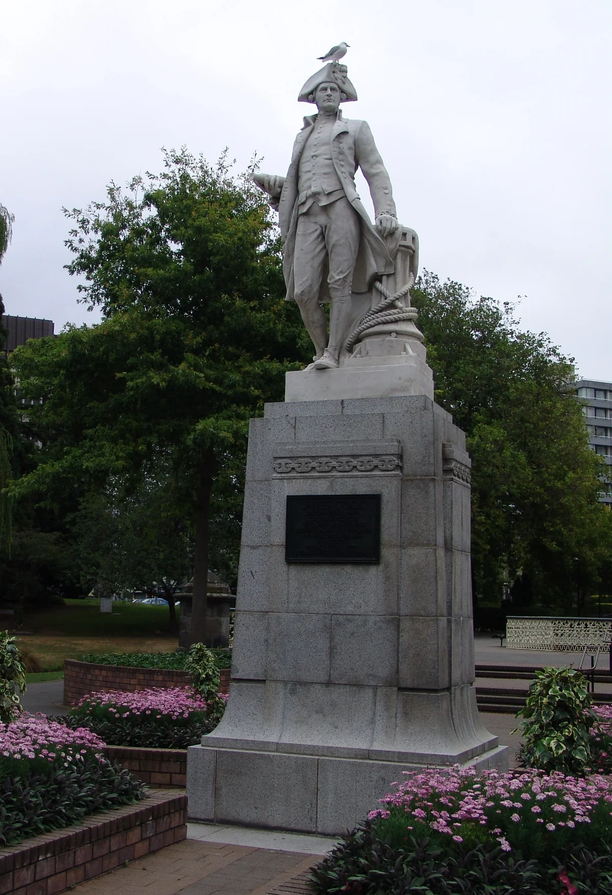 Vandals desecrate monument to Cook in downtown Sydney