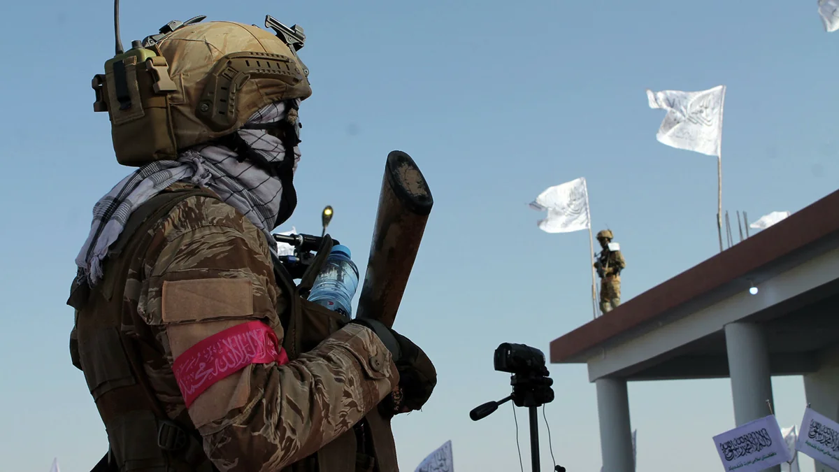 Taliban rəsmi olaraq Əfqanıstanın üçrəngli bayrağını qadağan edib