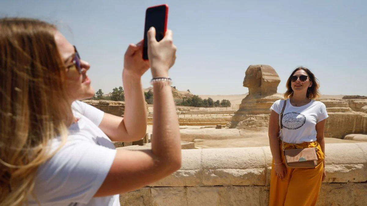 Misir turistlər üçün bütün COVID-19 məhdudiyyətlərini aradan qaldırır