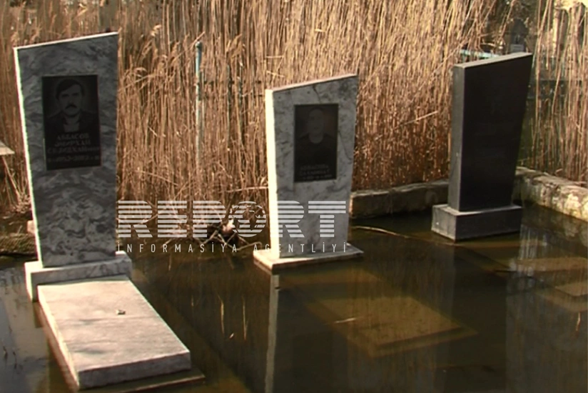 Bakıda məzarları çirkab suları basıb - FOTO