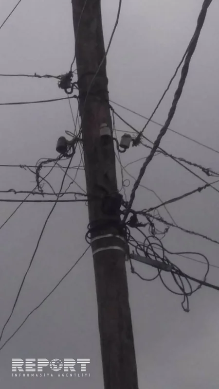 Qubada elektrik dirəyində yanğın olub, bir neçə kənd işıqsız qalıb - FOTO - VİDEO