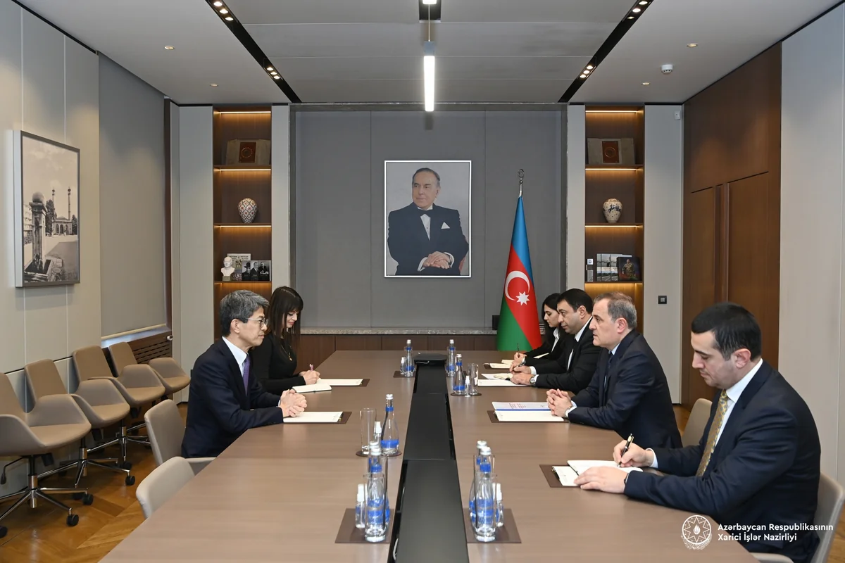 Глава МИД Азербайджана принял посла Японии