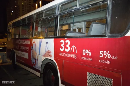 Bakıda sürətlə hərəkətdə olan sərnişin avtobusu piyadanı vurub - FOTO