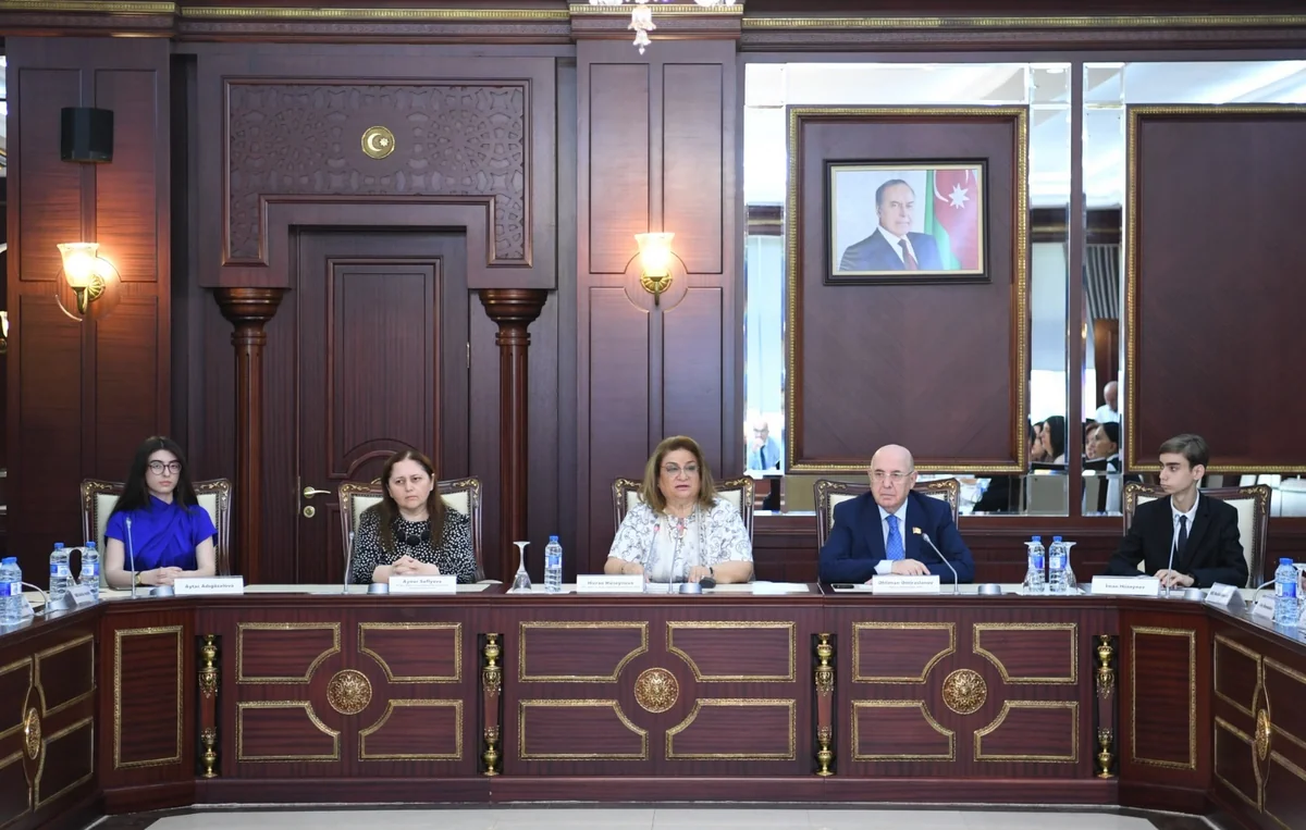 MM-də “Hüquqlarım məni qoruyur: parlament müzakirəsi uşaqların gözü ilə” adlı dinləmə keçirilib