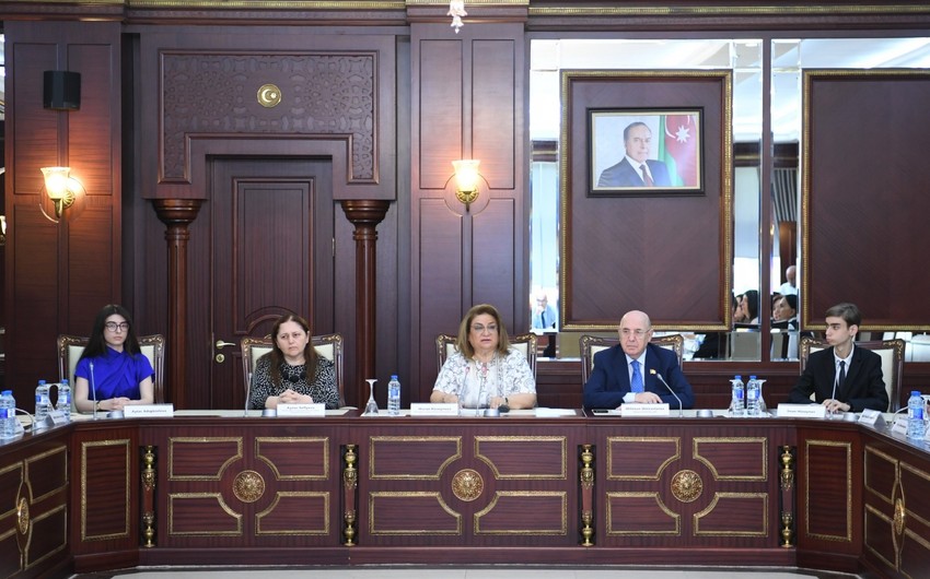 MM-də “Hüquqlarım məni qoruyur: parlament müzakirəsi uşaqların gözü ilə” adlı dinləmə keçirilib