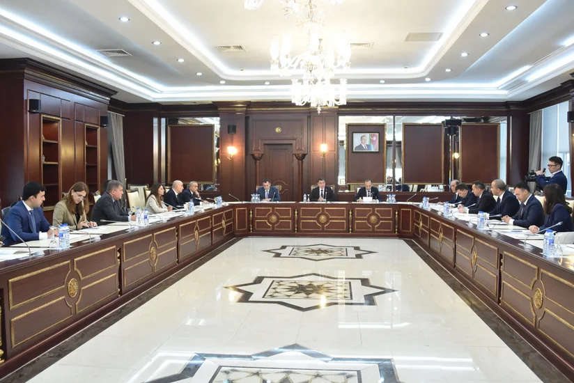 Hüquq siyasəti və dövlət quruculuğu komitəsinin payız sessiyası üçün iş planı təsdiqlənib