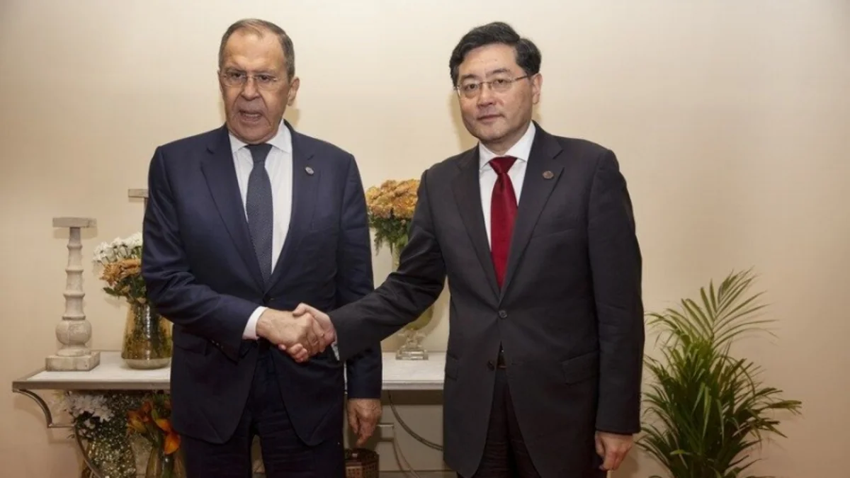 Главы МИД России и Китая проводят переговоры в Самарканде