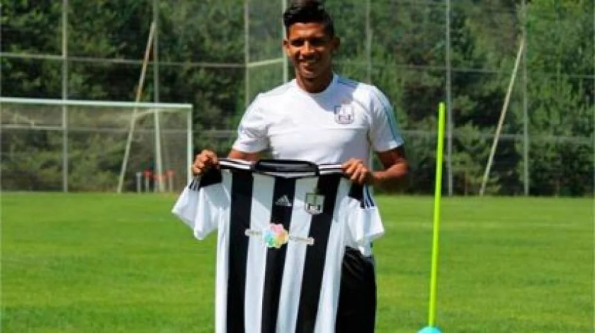 Neftçinin sabiq futbolçusu Afrikada oynayacaq