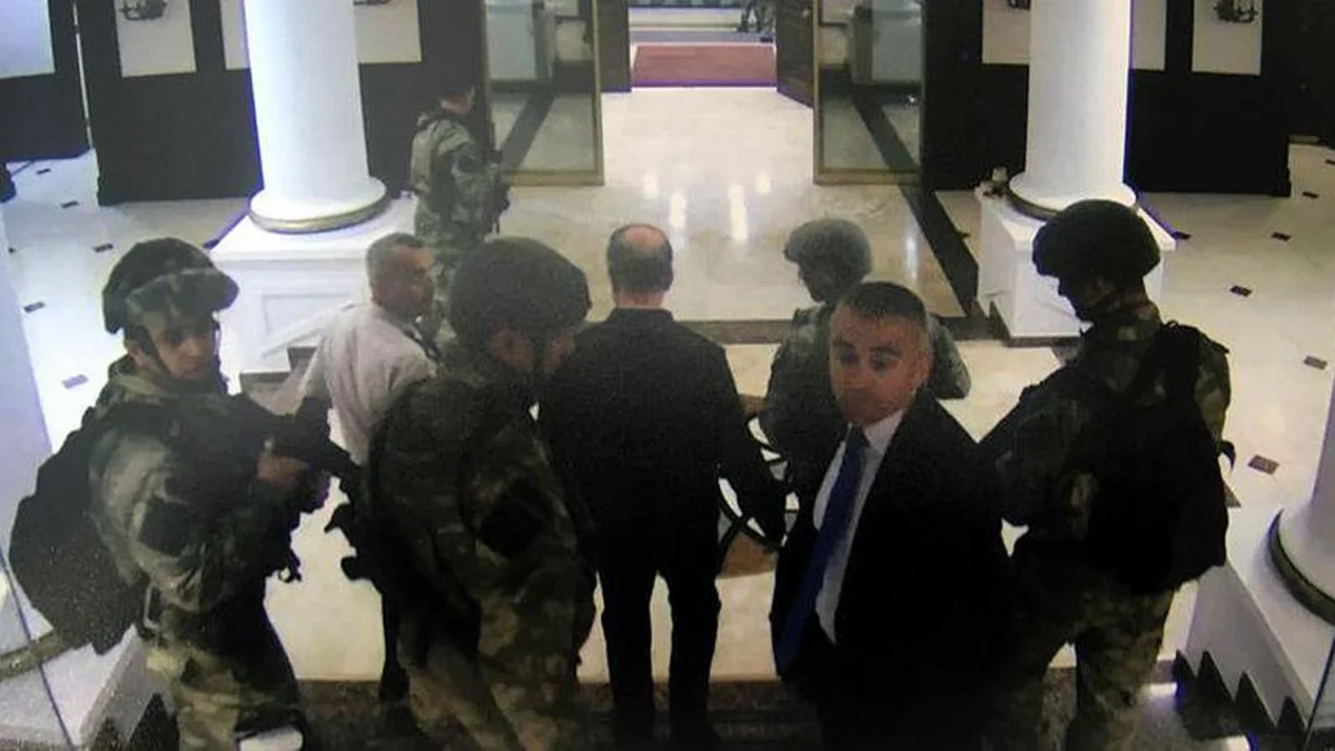 Türkiyədə dövlət çevrilişinə cəhdlə bağlı yeni fotoşəkillər üzə çıxıb