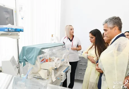 Heydər Əliyev Fondunun vitse-prezidenti Leyla Əliyeva Elmi-Tədqiqat Pediatriya İnstitutunda olub