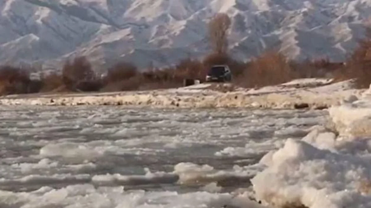 Kyrgyzstan's “never-freezing” lake shrouded in ice