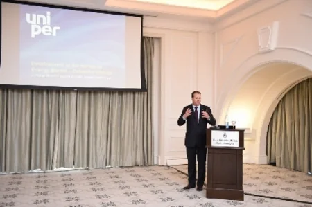 SOCAR officials attend a seminar on theme 'Management of changes'