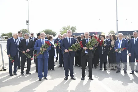 Anım Günü ilə əlaqədar Zəfər parkına ziyarət başlayıb