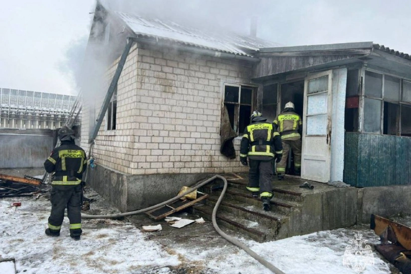 Rusiyada bir ailənin üç üzvü yanaraq ölüb