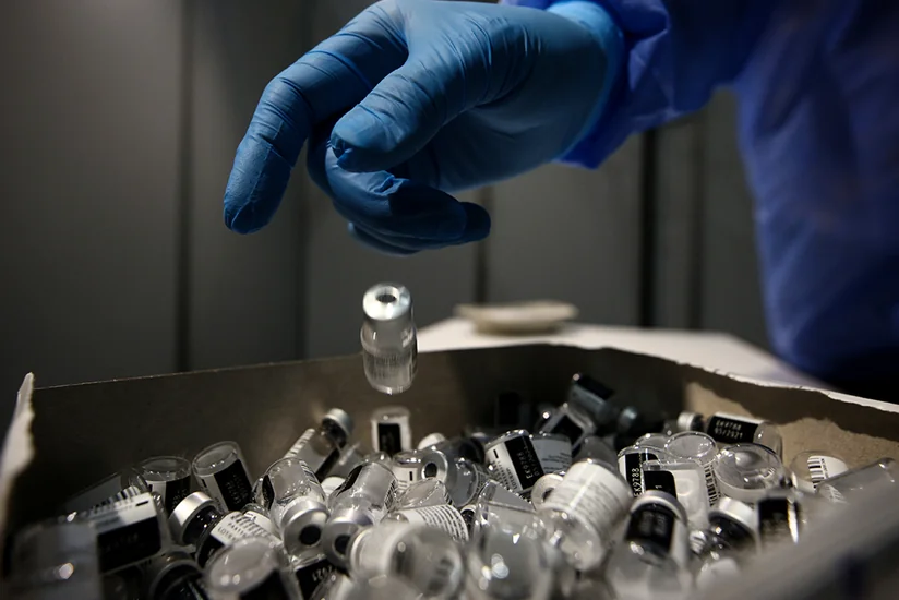 Во Франции первую дозу вакцины от COVID-19 получили 10 млн жителей