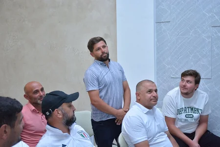 Almaniyalı mütəxəssis Şamaxının akademiyasında çalışan və Ağsu şəhərindən olan məşqçilərlə görüş keçirilib