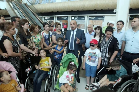 Nazirlik daha 25 nəfər sağlamlıq imkanları məhdud uşağı Türkiyəyə müalicəyə göndərib