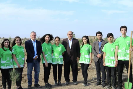 Prezidentin xüsusi nümayəndəsi Ağdamda gənclərlə ağac əkib